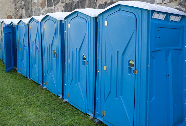 Types of Portable Toilets We Offer in Carpentersville, IL